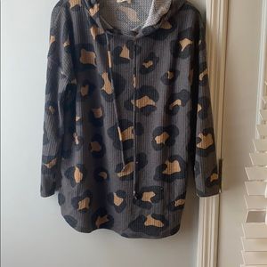 Leopard print light sweatshirt with hoodie